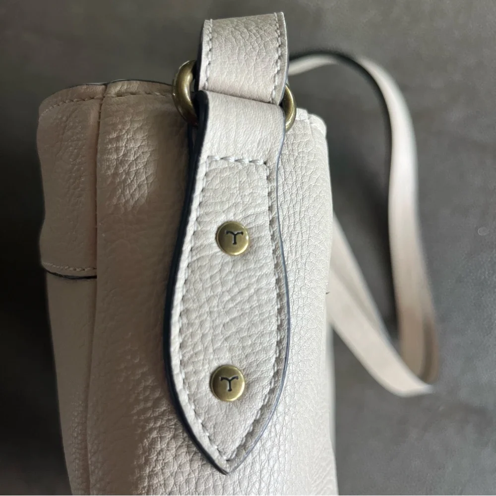 Tecovas Sierra Hobo Crossbody in Cream Pebbled Leather with Gold Zipper (EUC)